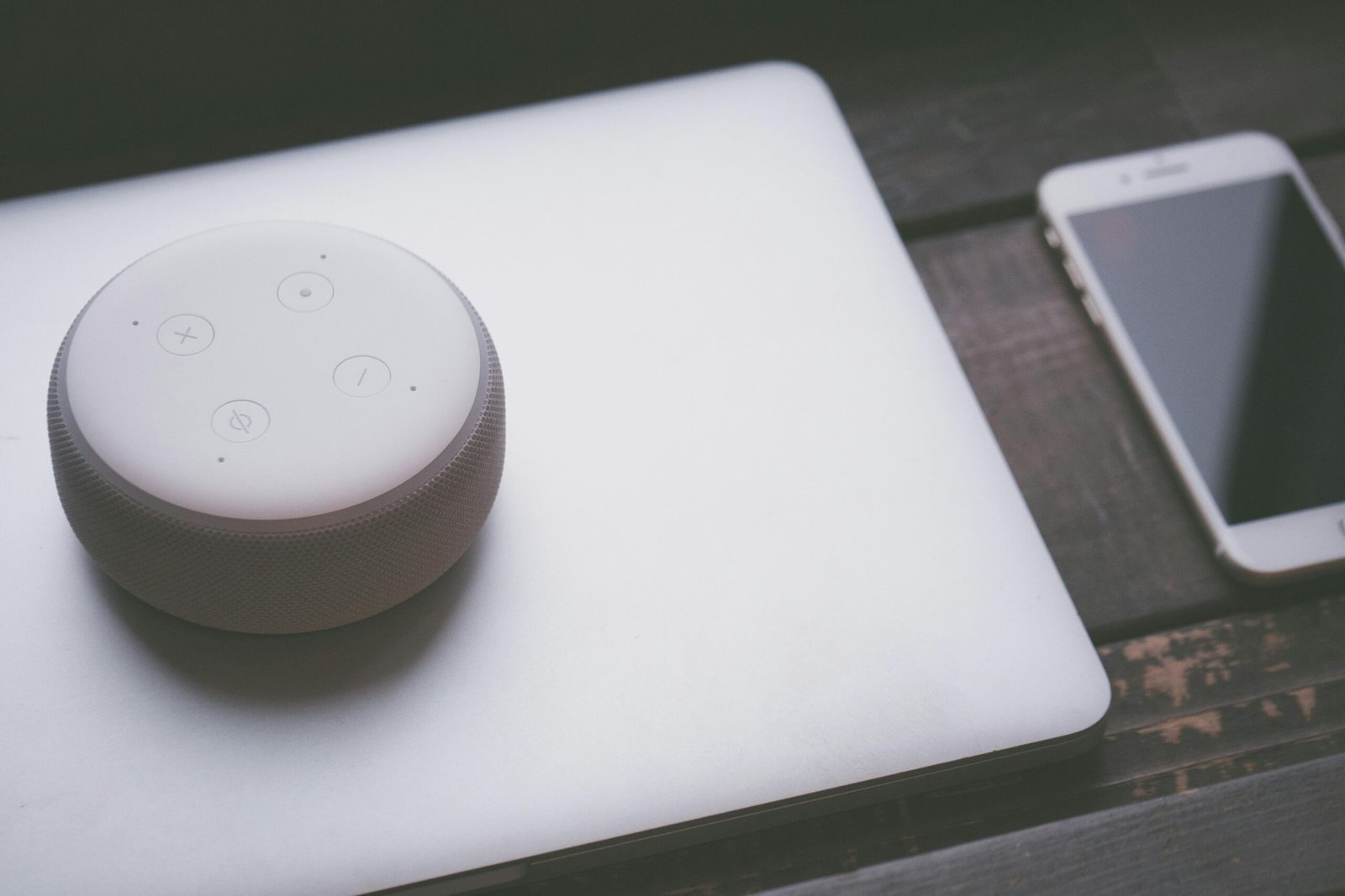 Robot Byte, AI-Efficiency-Hub's mascot, showcasing AI tools for everyday use.
